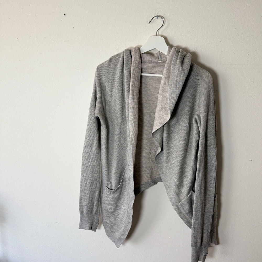 Lululemon Athletica Reversible Light Gray Wrap Sweater - M